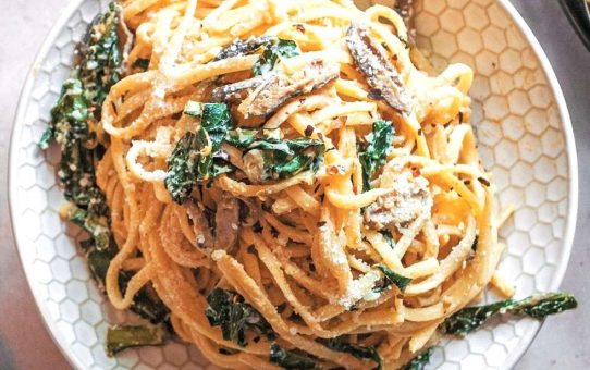 CREAMY PASTA WITH GREENS