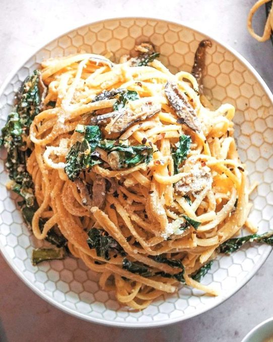 CREAMY PASTA WITH GREENS