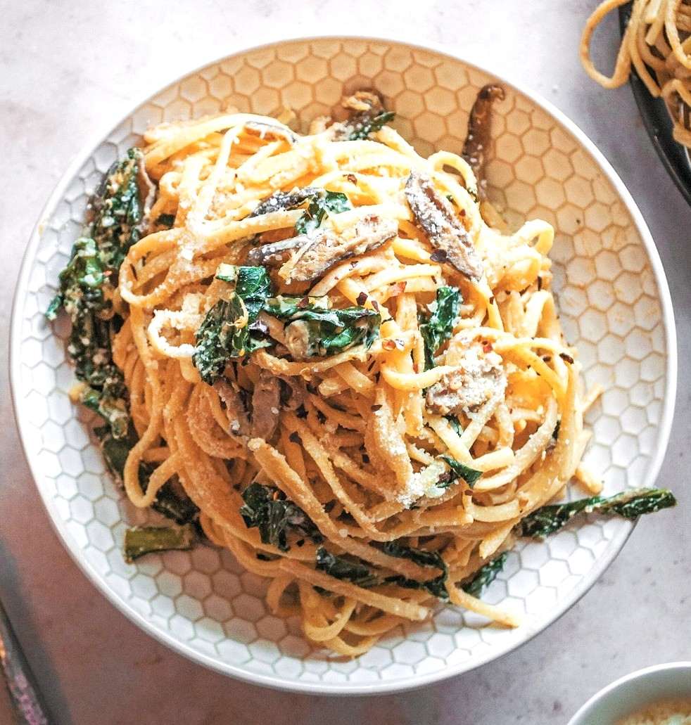 CREAMY PASTA WITH GREENS